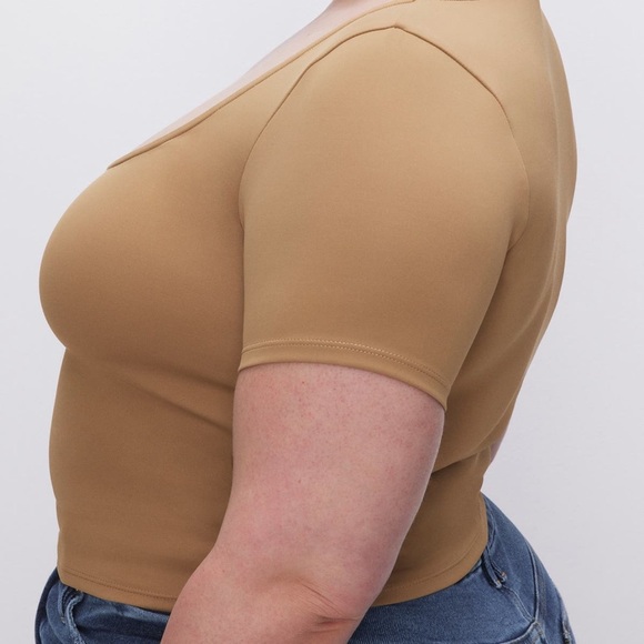 Good American: Scoop Neck Crop Scuba Knit T-shirt - Picture 7 of 11